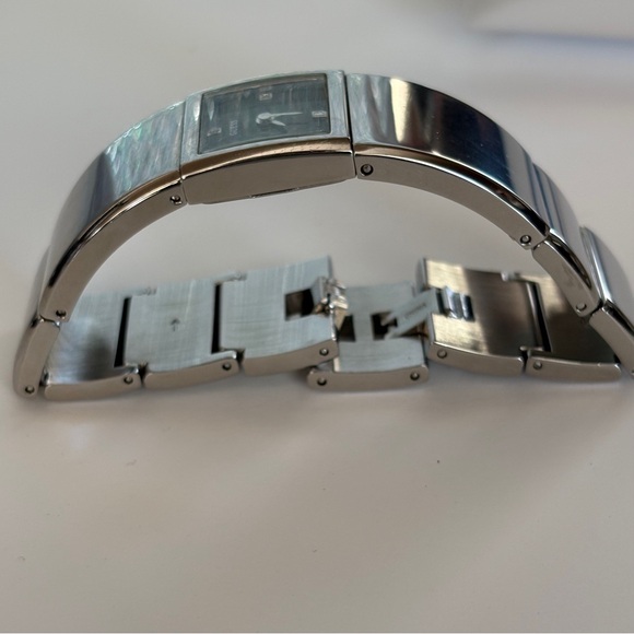 Vintage Guess Silver Watch with Minimalist Design and Integrated Cuff Band - Picture 9 of 16